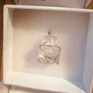 COLOR CHANGING STONES SET ON RHODIUM PLATING